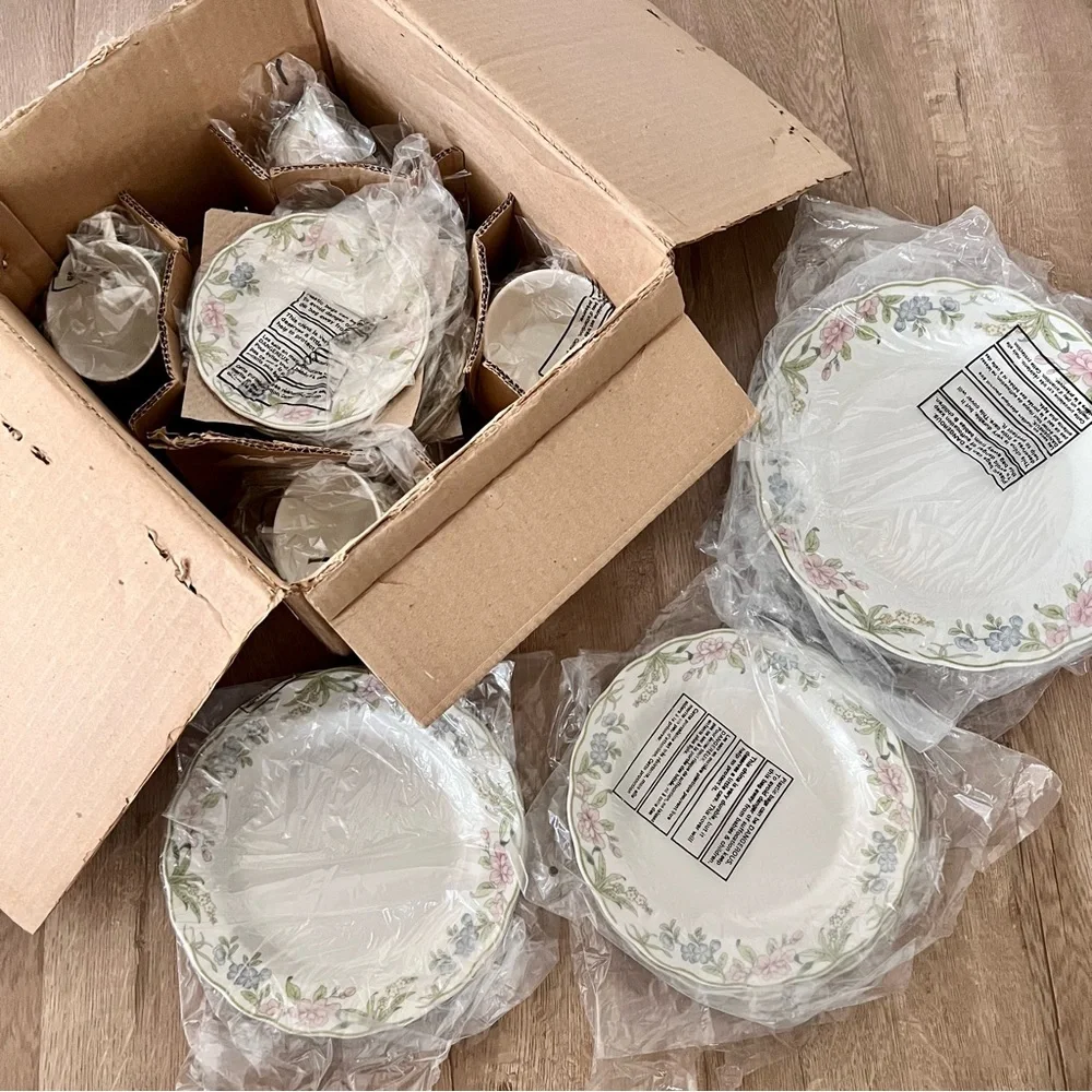 NIB 20 PCs 1982 Royal Doulton The Majestic Collection Sudbury‎ 5pc Place Setting